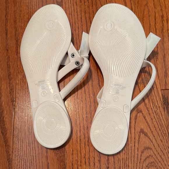 EUC Ivanka Trump rhinestone jelly thong shoes/flip flop sz 8 - Picture 4 of 4